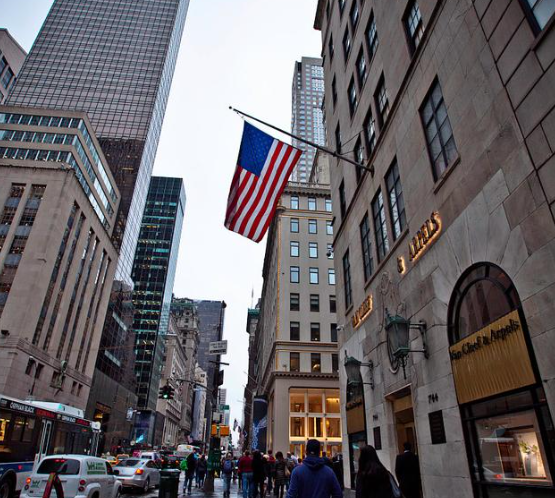 华尔街表现平淡后科技股遭抛售,亚洲股市走低