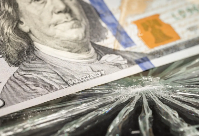 亚市早盘金价小幅走低，受通胀担忧和美联储降